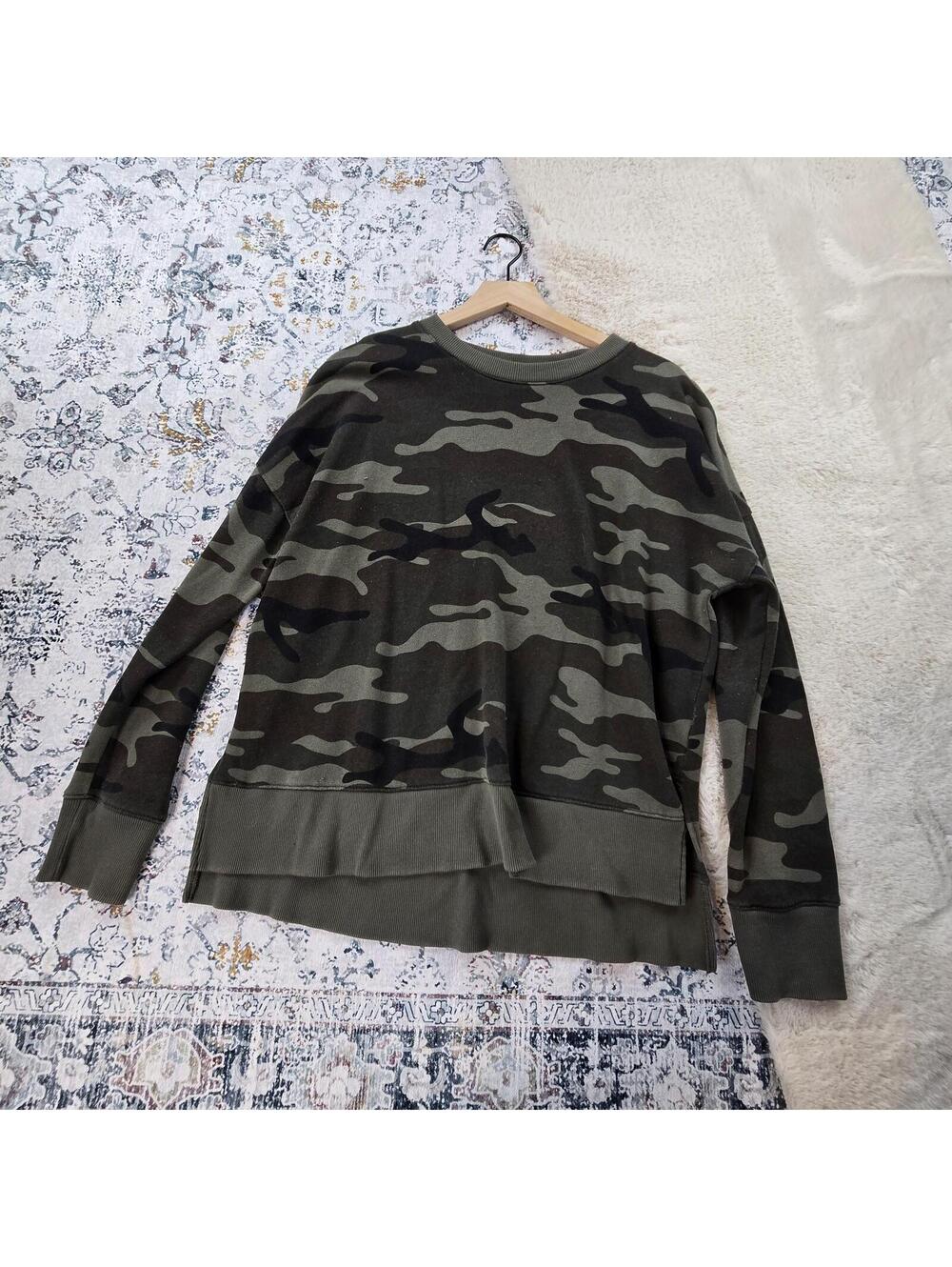 Time and Tru Green Camo Crewneck Sweatshirt Sweater Women Large (12-14)